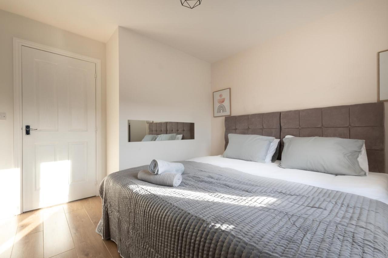 Cheerful 3 Bedroom House - Sleeps 7 Alwalton Ngoại thất bức ảnh