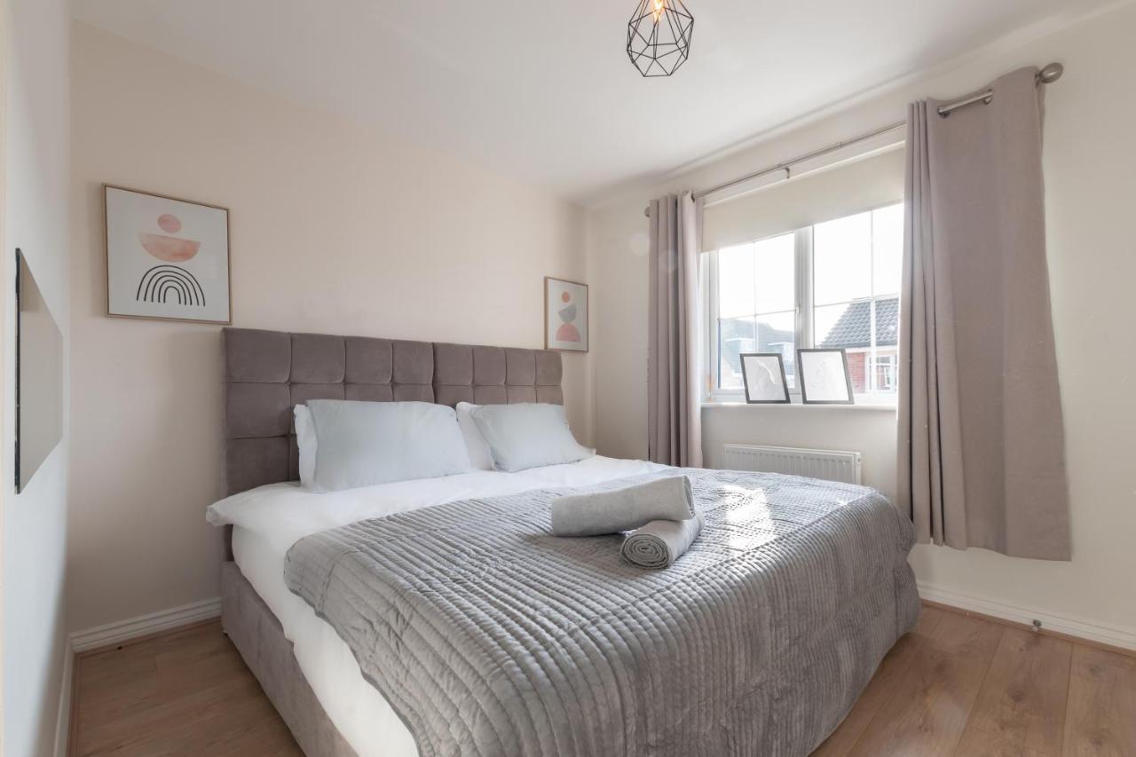 Cheerful 3 Bedroom House - Sleeps 7 Alwalton Ngoại thất bức ảnh