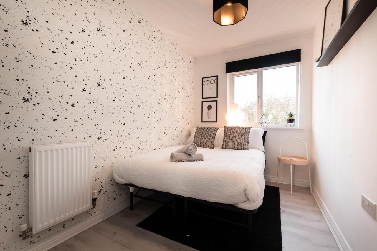 Cheerful 3 Bedroom House - Sleeps 7 Alwalton Ngoại thất bức ảnh