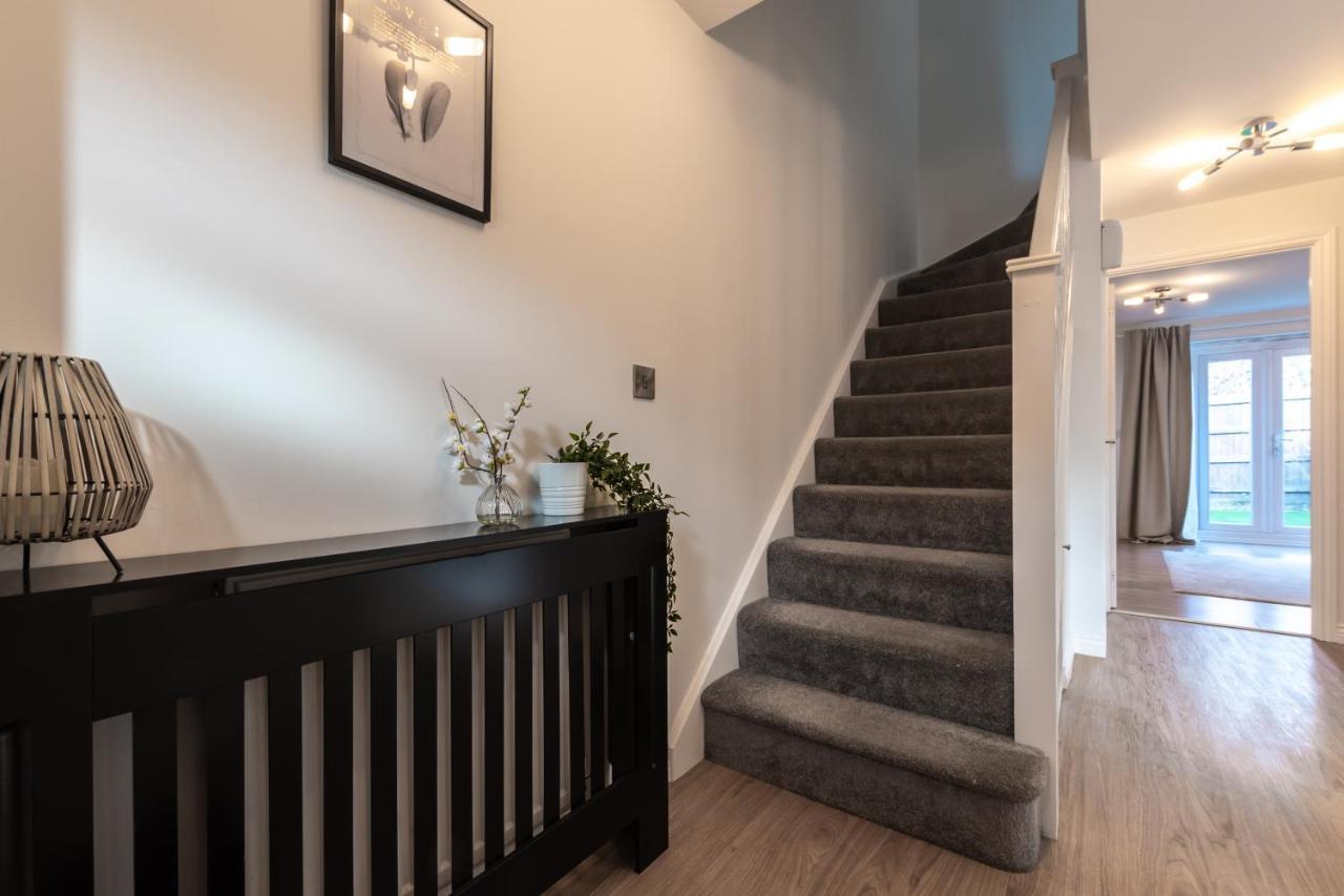 Cheerful 3 Bedroom House - Sleeps 7 Alwalton Ngoại thất bức ảnh