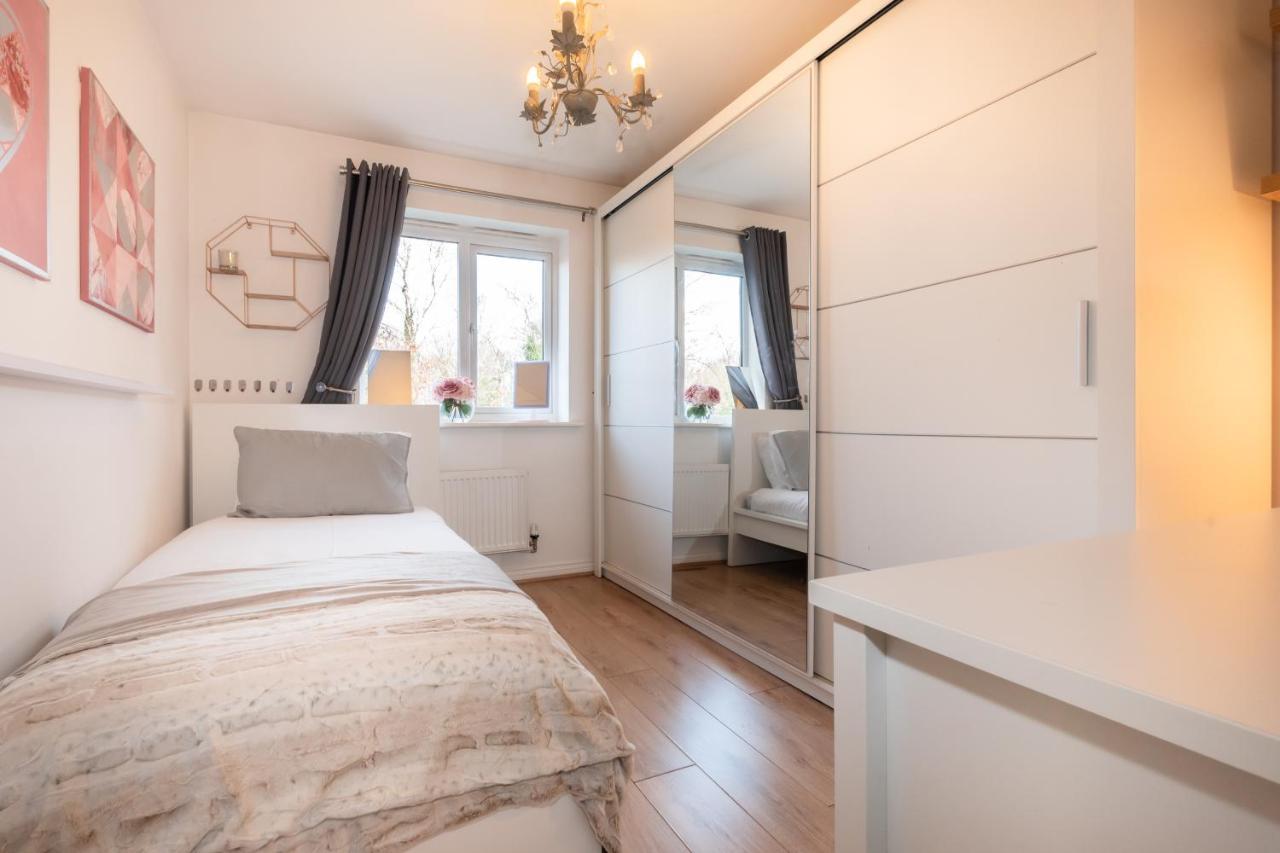 Cheerful 3 Bedroom House - Sleeps 7 Alwalton Ngoại thất bức ảnh