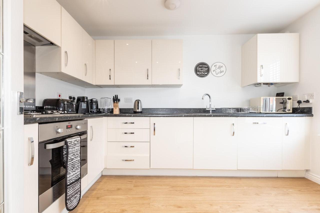 Cheerful 3 Bedroom House - Sleeps 7 Alwalton Ngoại thất bức ảnh