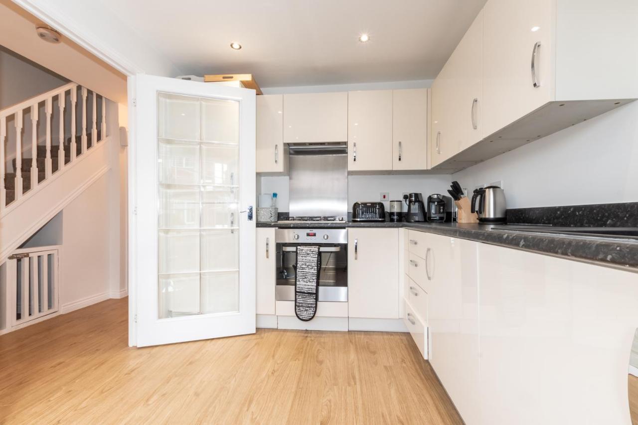 Cheerful 3 Bedroom House - Sleeps 7 Alwalton Ngoại thất bức ảnh